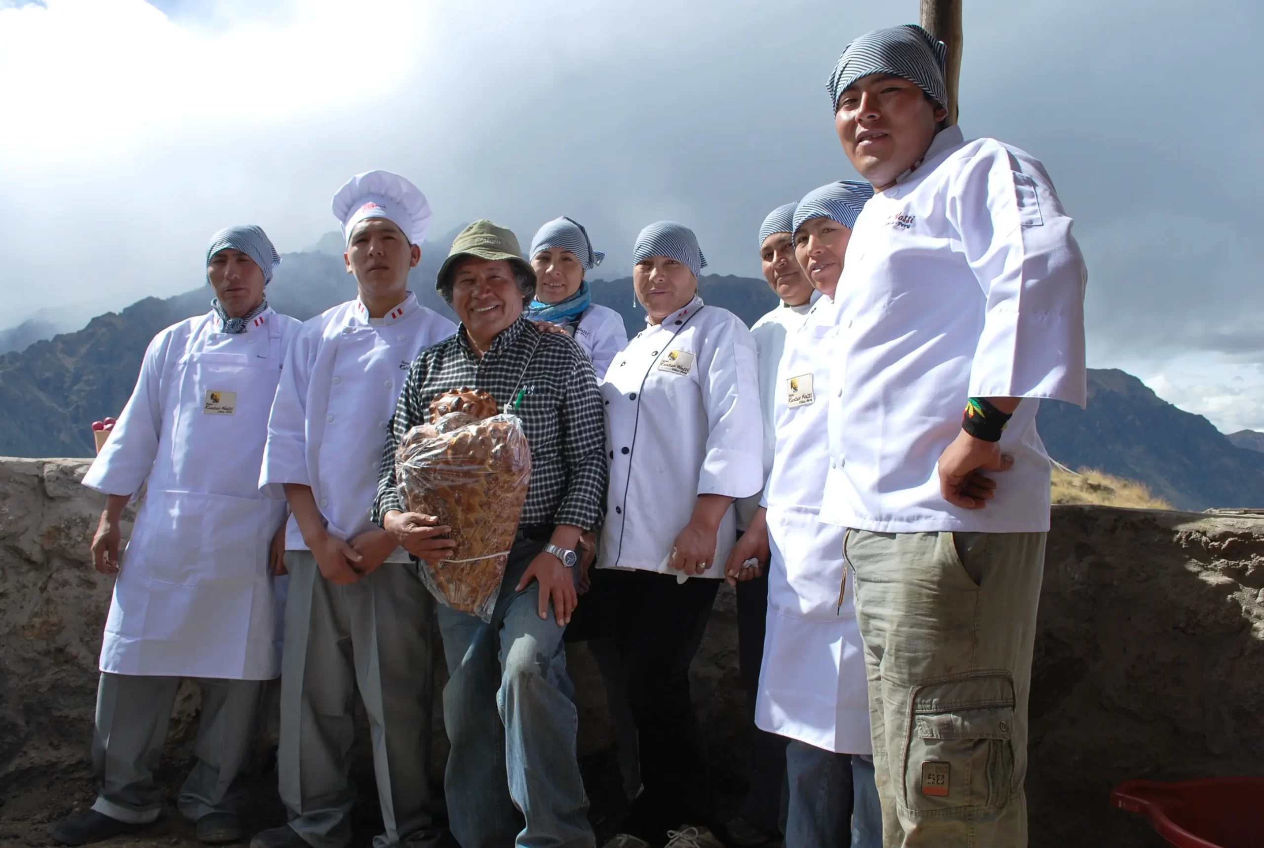 pachamanca y cocineros.JPG